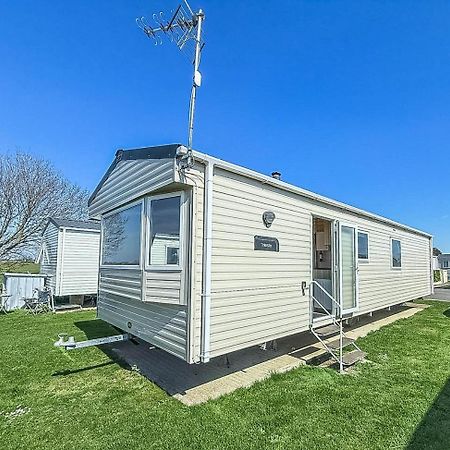 6 Berth Caravan For Hire With Wifi At Seawick Holiday Park In Essex Ref 27025Hv Клактон-он-Си Экстерьер фото